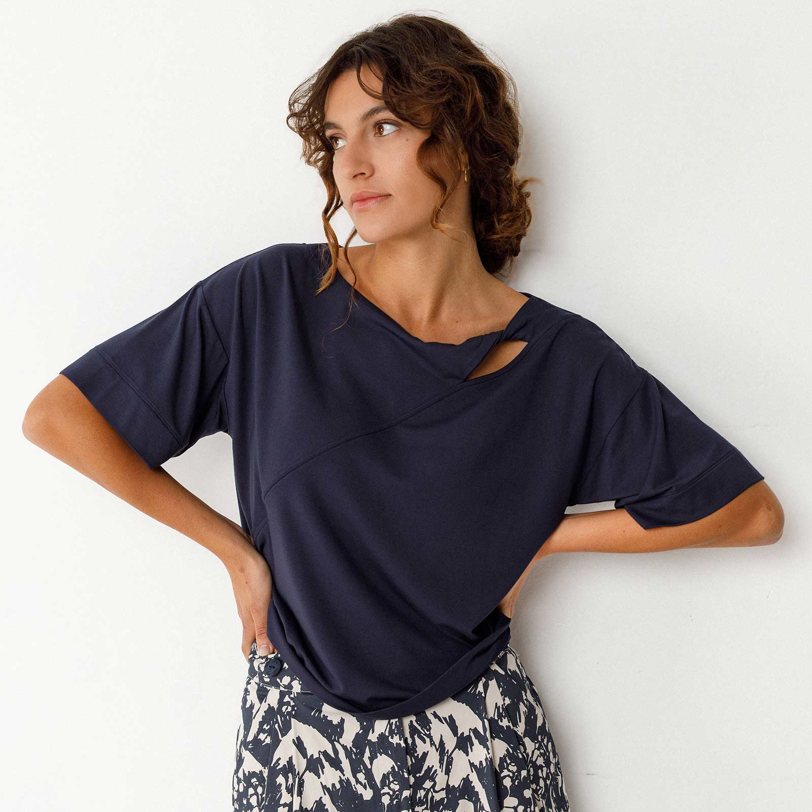 Amara Tee navy