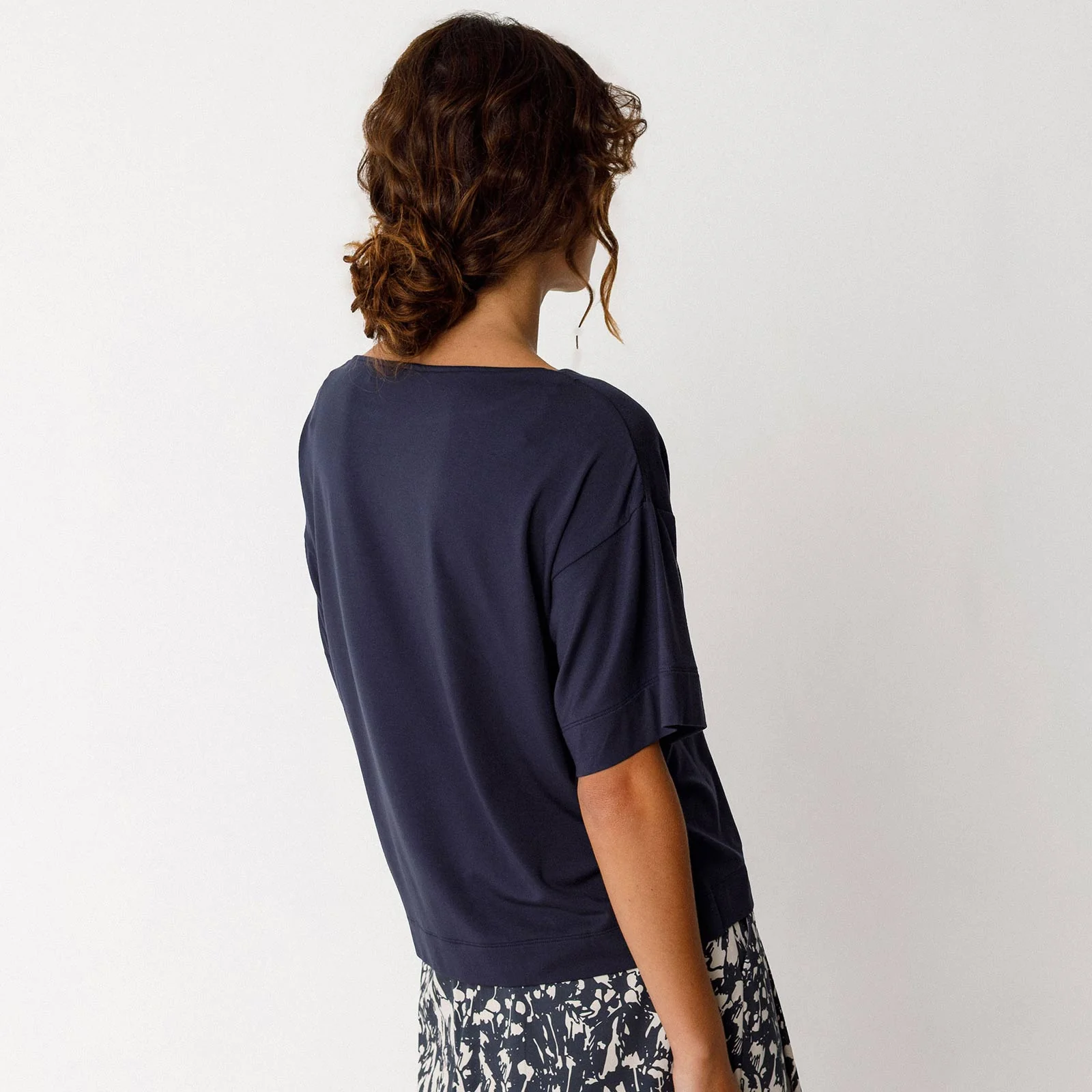 Amara Tee navy - Image 2