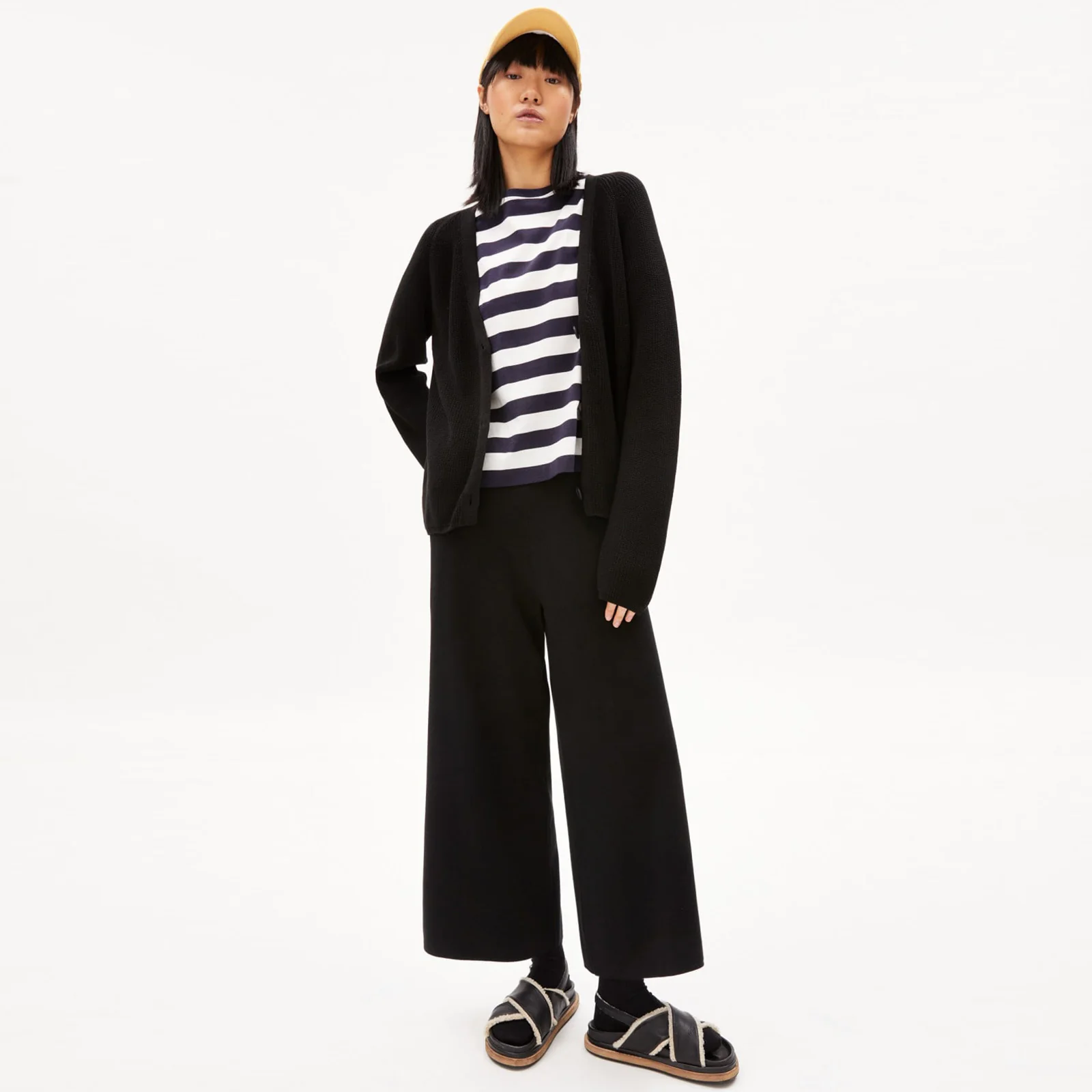 Apaania Pants black - Image 2
