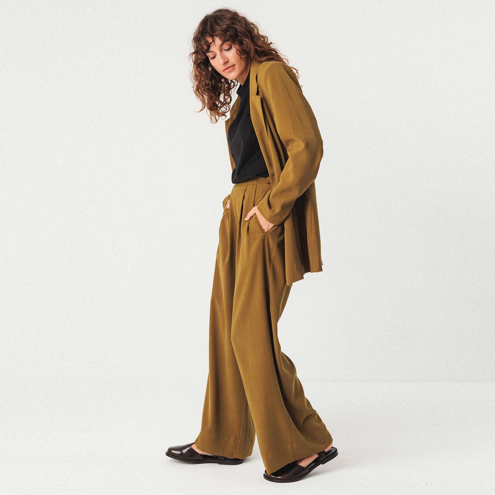 Atxa Jacket olive green - Image 4