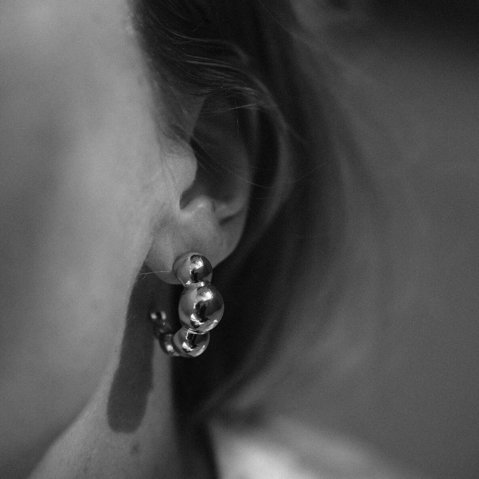 Dot Earrings gold - Image 4