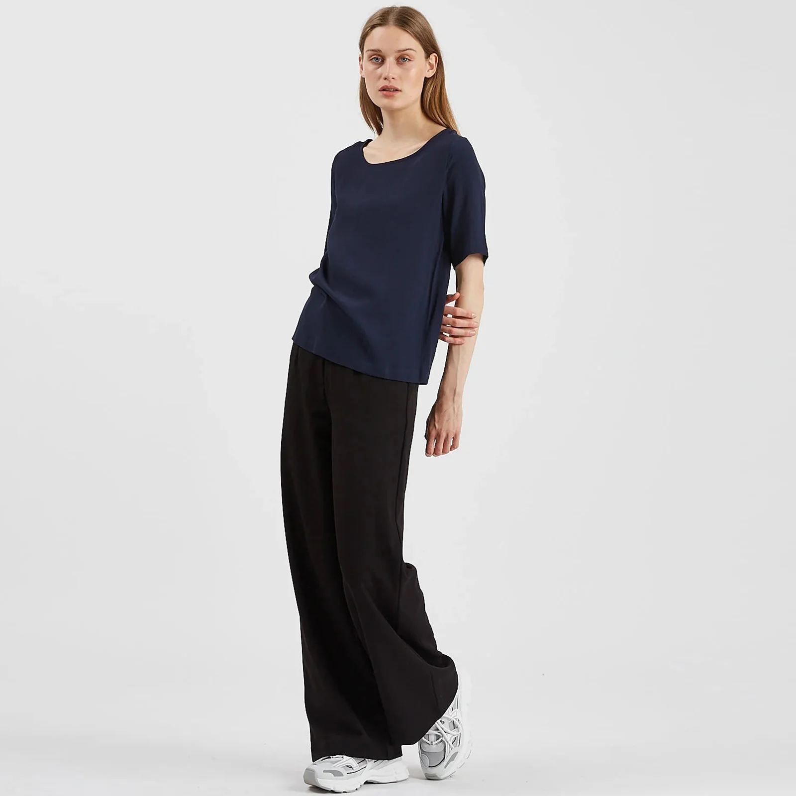 Elvire Top 687 navy blazer - Image 2