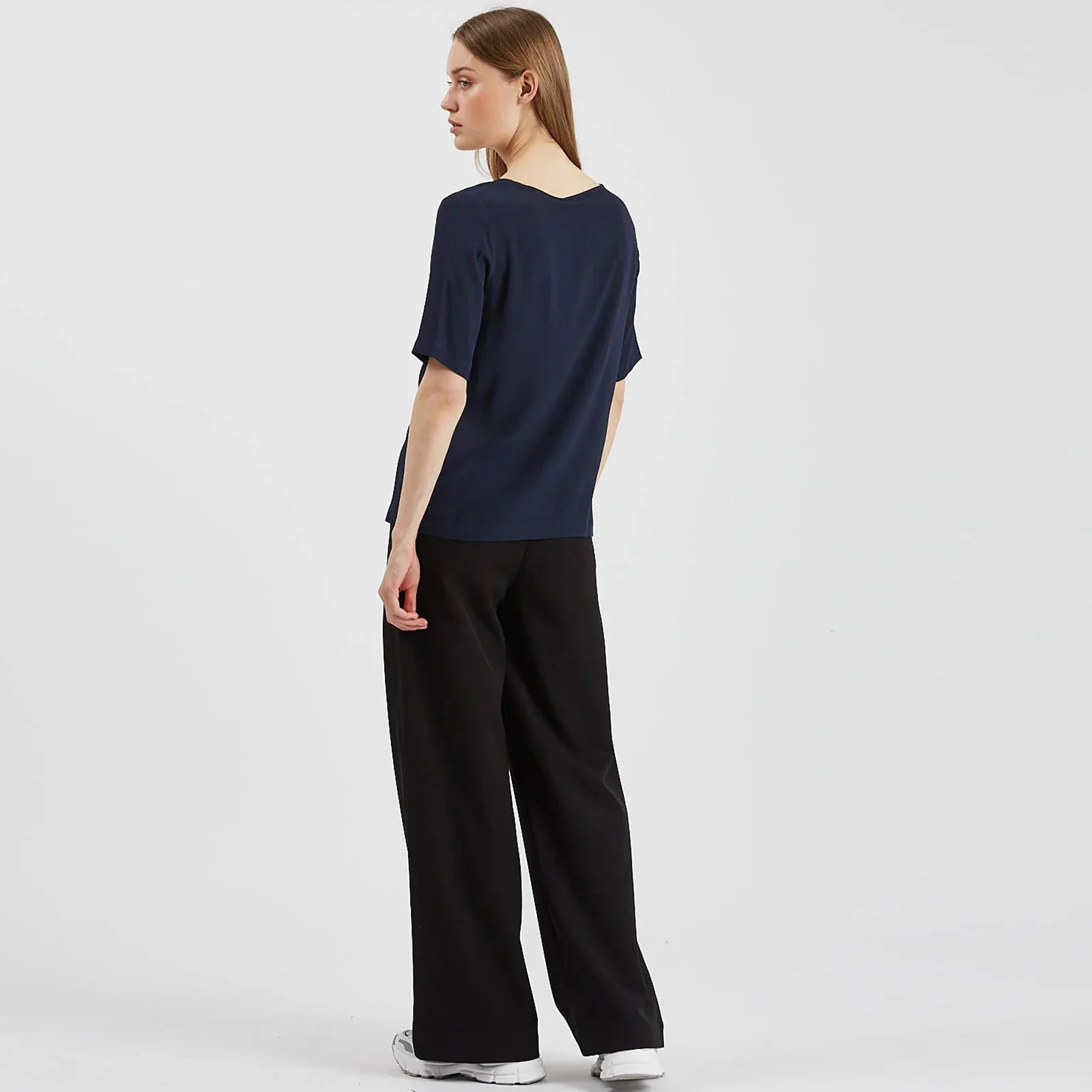 Elvire Top 687 navy blazer - Image 3