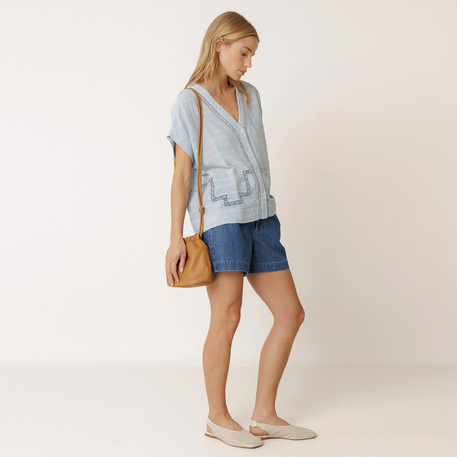 Eyelet Embroidery Blouse cielo - Image 3