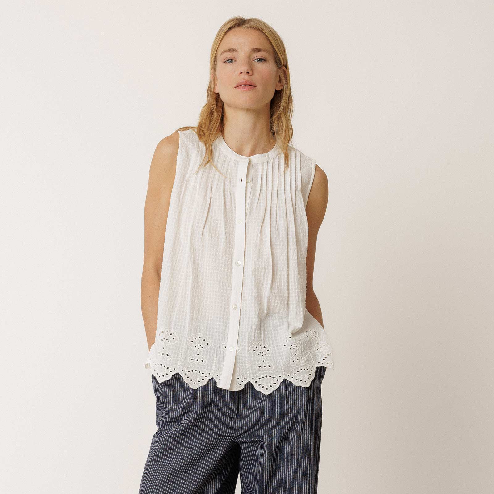 Eyelet Embroidery Top crudo