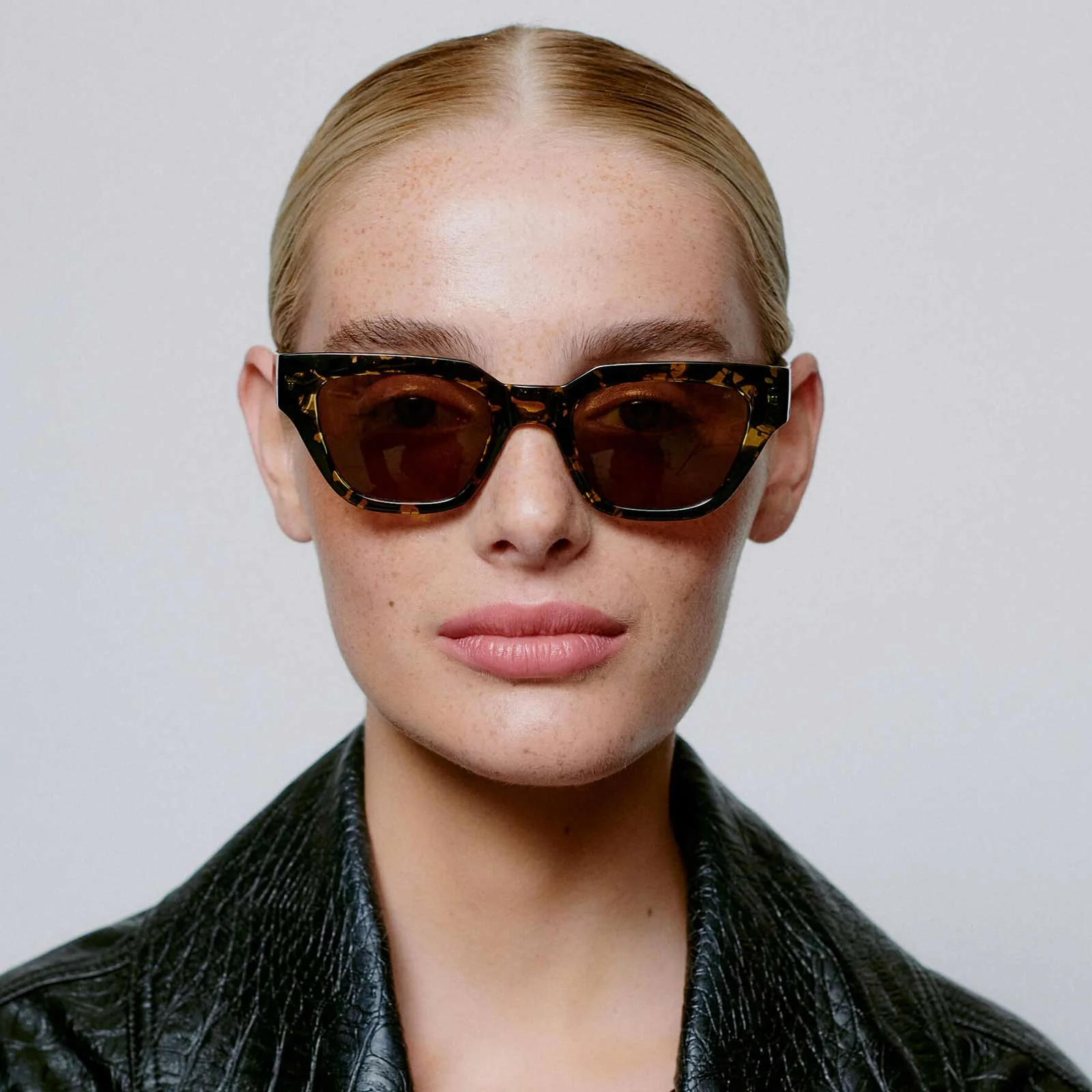 Kaws Sunglasses black/yellow tortoise - Image 3