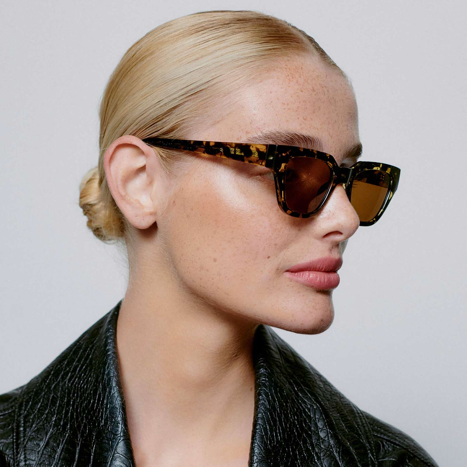 Kaws Sunglasses black/yellow tortoise - Image 6