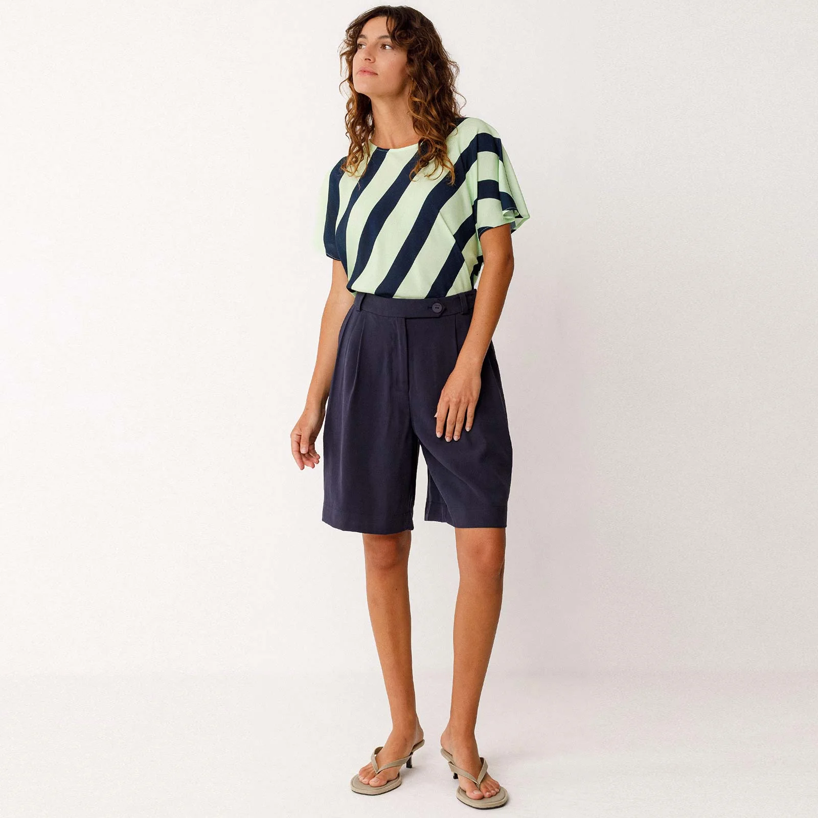 Laida Shorts navy - Image 3