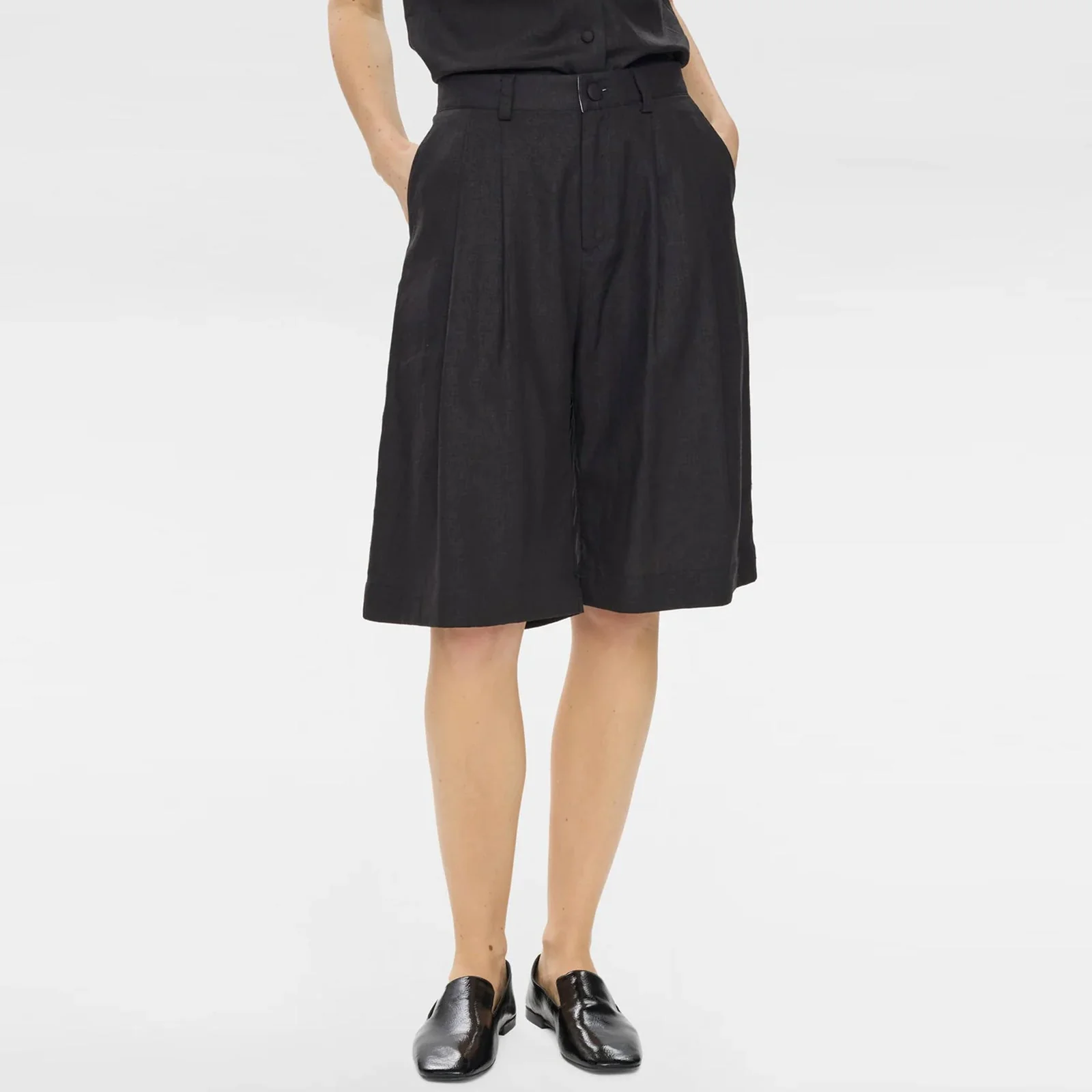 Nualani Shorts caviar