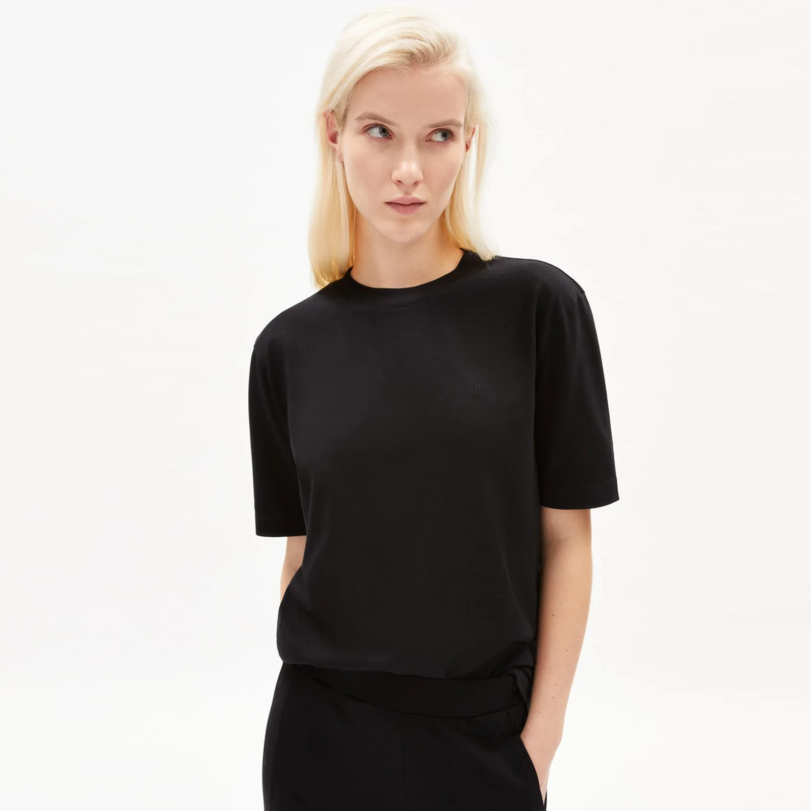 Tarjaa Tee black