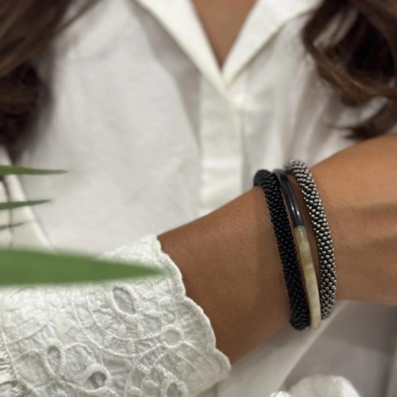 Thin Buffle Horn Bracelet noir C71 - Image 2