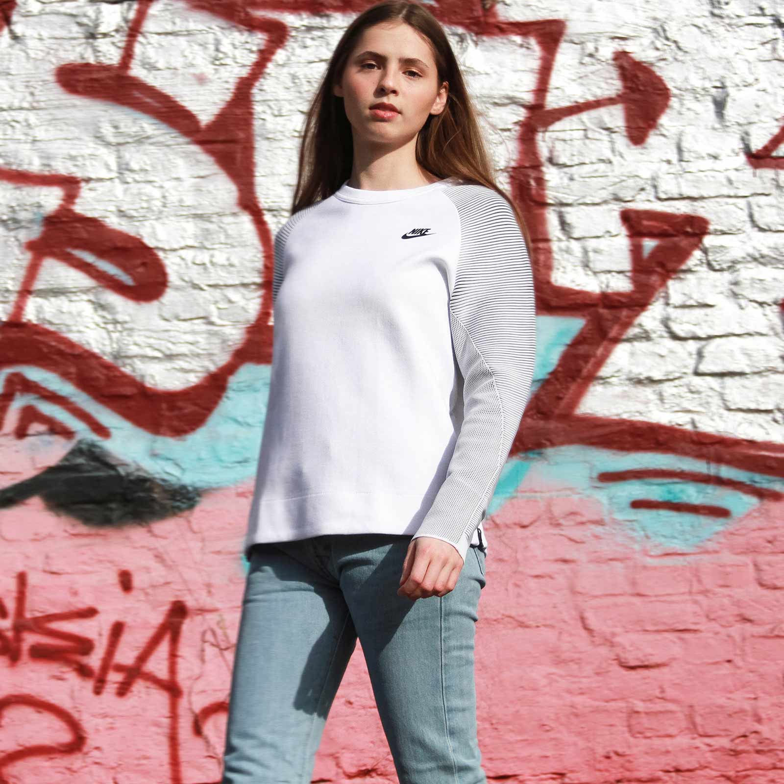 W Tech Fleece Crew white/black - Image 5